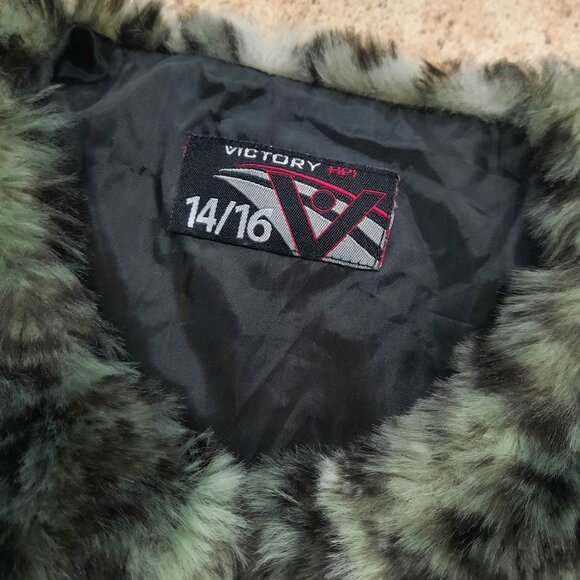 Vegan fur vest - Victory HPI brand - Picture 7 of 12